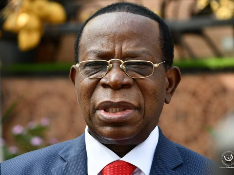 Débat sur la Constitution : Mbikayi critique la sortie de Bahati dans la majorité